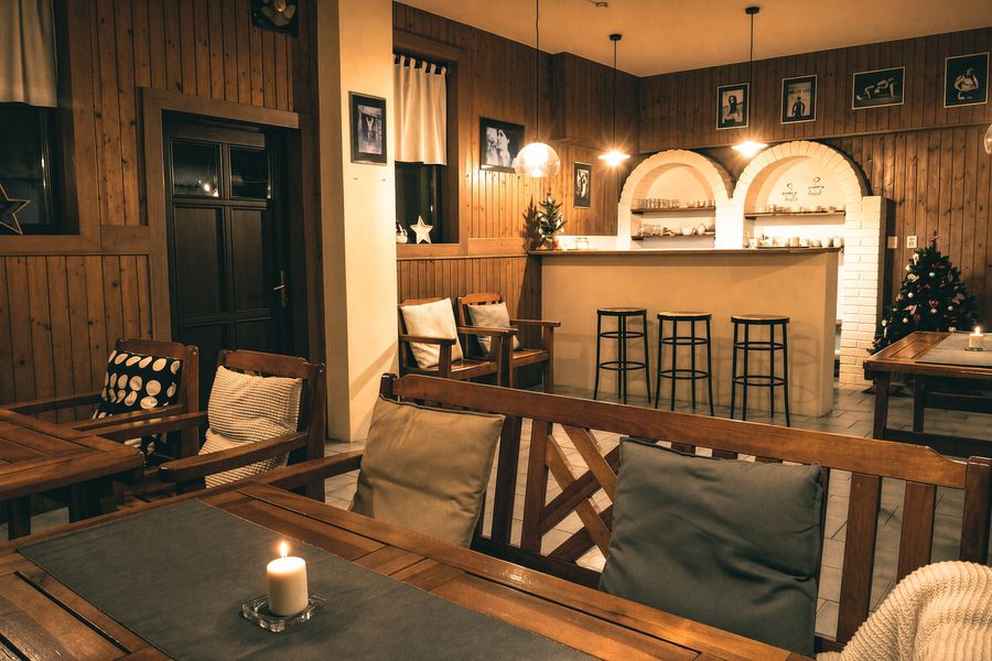The Kafé Latte lounge with a bar and wood panelling